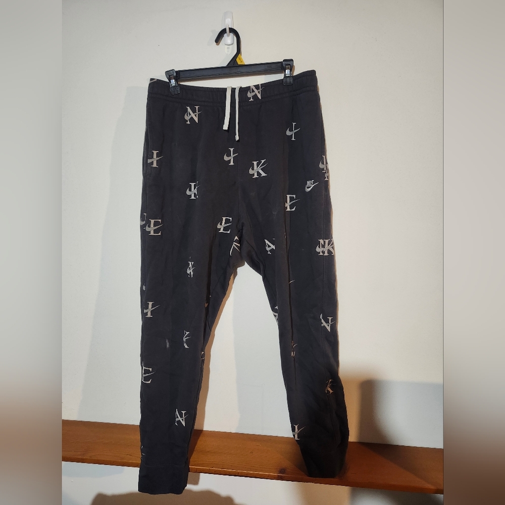 Nike Joggers – Size L